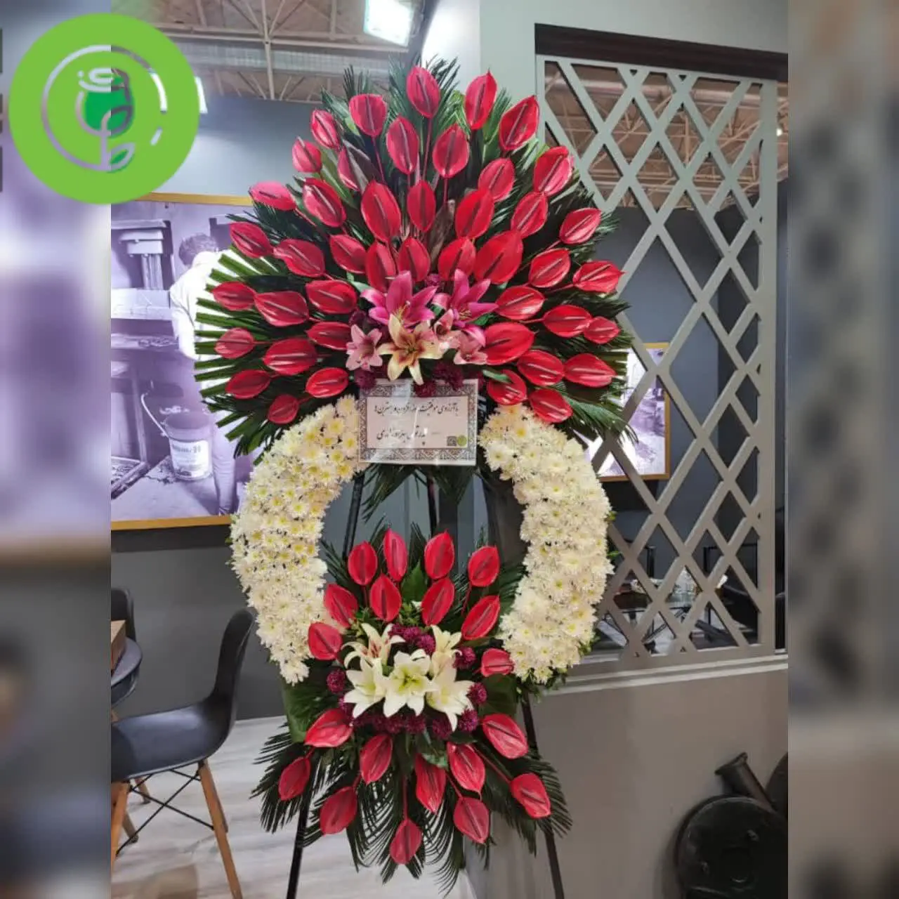 تاج گل شهلا برای افتتاحیه و نمایشگاه – گلهای تازه و طراحی لوکس هانی گل