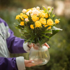 جام گل رز مینیاتوری زرد و گلبهی