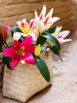 دسته گل لیلیوم سفید لوکس از هانی گل